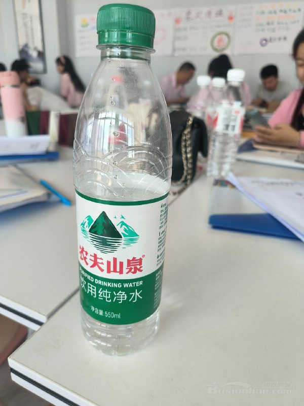 《初中爆笑物理全套》用爆笑段子讲透物理原理，让阿基米德笑出眼泪！从电路迷宫到力学江湖，每个知识点都变成搞笑名场面