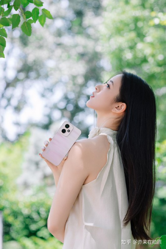 《手机摄影原来这么拍》从构图用光到后期修图，系统讲解手机摄影核心技巧