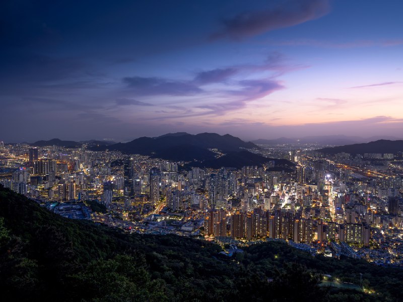 《价值正义：经济繁荣的内在逻辑》本书突破传统经济理论，从价值正义的全新视角剖析经济繁荣的本质，揭示公平、诚信与可持续发展才是财富增长的深层动力