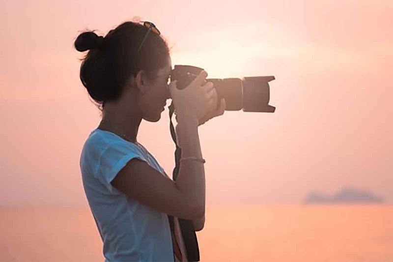 《陈宇学长静物人像摄影前后期教程 (带课件)》本教程由陈宇学长亲授，涵盖静物与人像两大主题，从拍摄技巧到后期修图全程详解，搭配实用课件，助你系统提升摄影水平