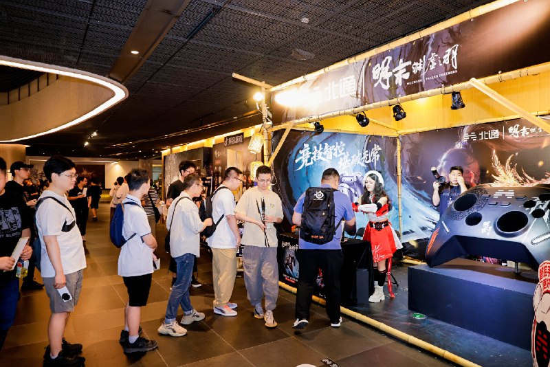 《篮球：33天运球强化课程》本课程专为提升控球手感设计，通过33天系统训练，每天针对性突破运球难点，从基础到进阶强化球性