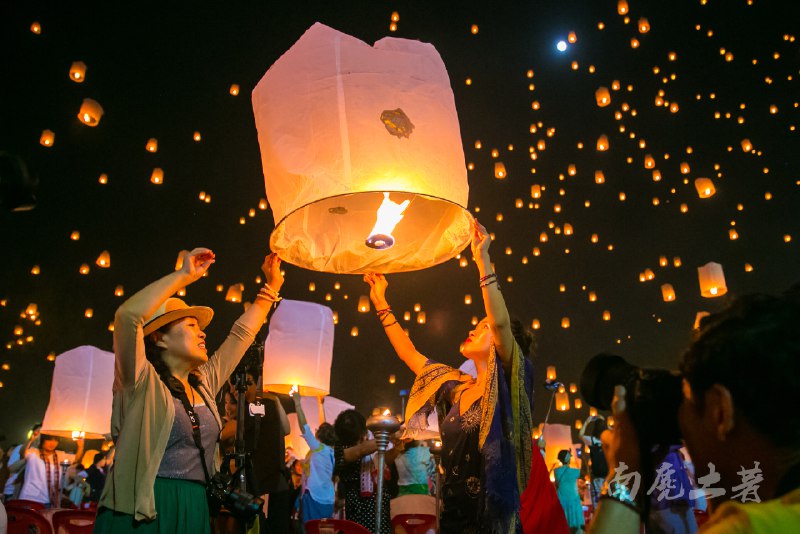 《张绍忠战忽知道五季合集》张绍忠将军以独特视角解析国际军事动态，融合战略深度与幽默表达，五季内容涵盖热点冲突、科技博弈与地缘政治，既有专业洞察又通俗易懂，让观众在轻松氛围中掌握全球防务知识