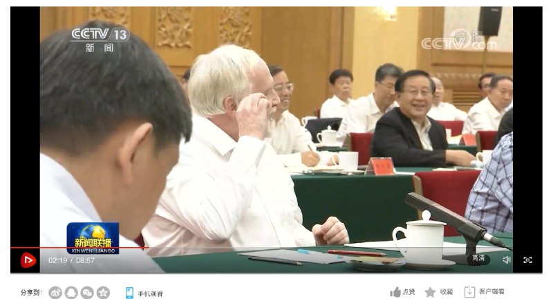 《青年们,读马克思吧!》本书以书信对话形式展开，打破理论艰深印象，在轻松互动中阐释马克思主义核心思想