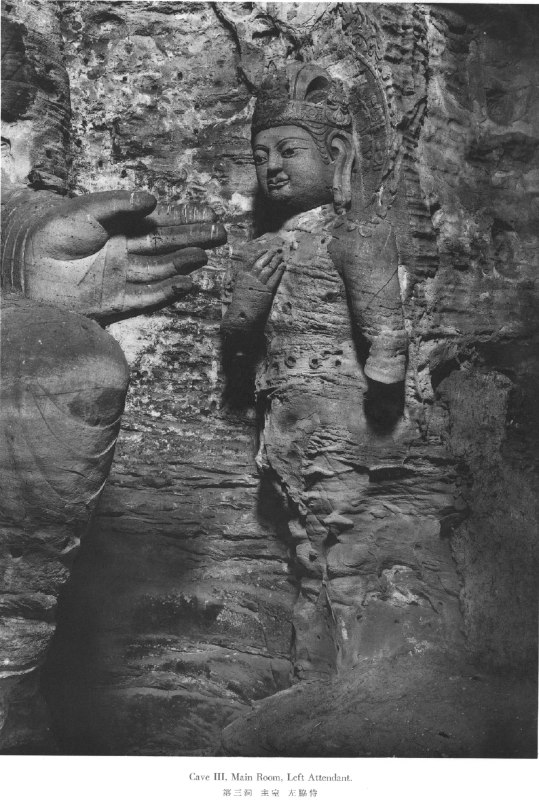 《云冈人和石窟的1500年》本书以宏阔的时空视角，跨越一千五百年，不仅深入解读云冈石窟的艺术成就与历史变迁，更聚焦于无数无名工匠、守护者与研究者，讲述“人”与石窟命运交织、生生不息的动人故事，揭示文化遗产背后鲜活的生命力