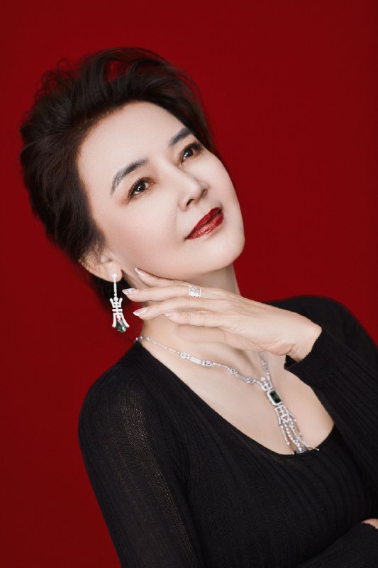 《好照片从哪里来：你看见什么，才能创造什么(王小列)》这本书带你重新认识摄影的本质，强调观察力是创作的核心