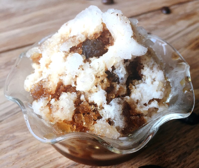 《冰拿铁冰粥炒冰刨冰》当冰拿铁邂逅冰粥，炒冰与刨冰共舞，一场舌尖上的冰爽盛宴就此开启