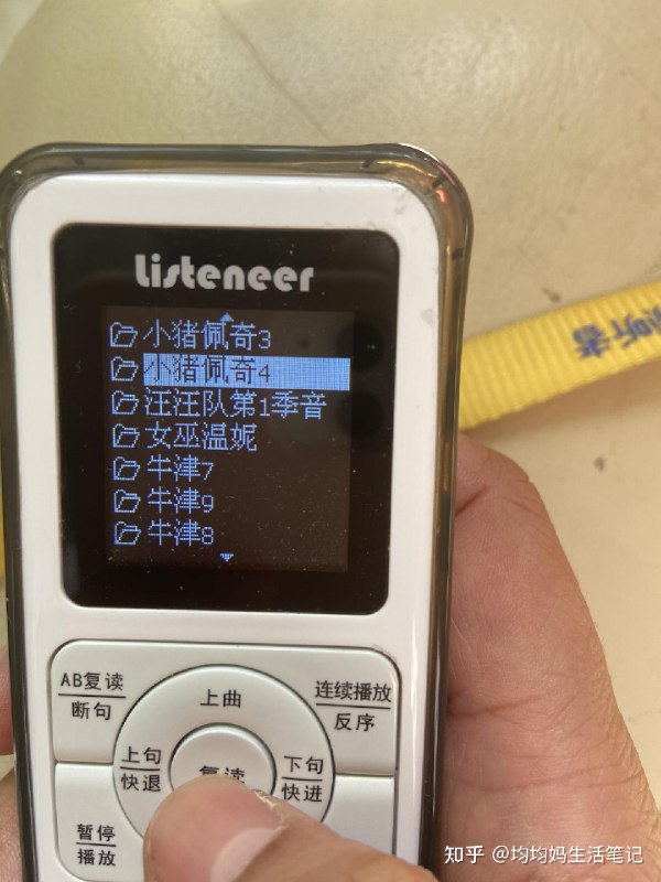 《美音启蒙英语动画片天才宝贝熊 Little bear 》这部动画以温馨的家庭生活为背景，通过小熊的日常探险展现孩童的纯真世界