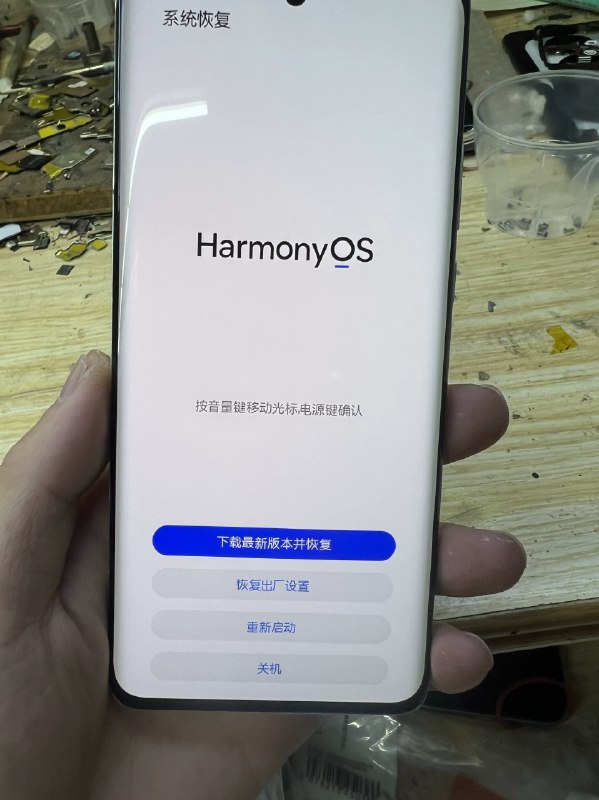 《别慌，问题不大》当生活突发意外，是手忙脚乱还是从容应对？本书以幽默温暖的笔触，讲述普通人面对困境时的小智慧与大勇气