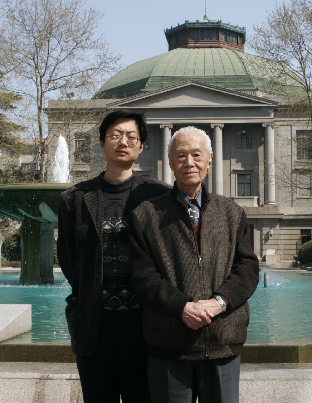 《演说的基本功 》本书从零开始拆解演说核心技巧，突破心理障碍，掌握结构设计，提升表达感染力