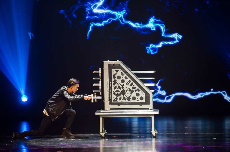 《女神速成班：如何打造你的异性吸引力?12节系列课手把手教会你》从形象管理到沟通技巧，12节课程系统拆解吸引力法则