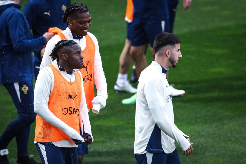 《间架结构法108法美术课程》本课程将传统书法间架结构归纳为108种实用法则，通过美学原理拆解汉字造型规律，每课精讲一个结构技巧，配合视觉化演示与针对性练习，帮助学员快速掌握字形平衡、布势与神韵，实现从笔画到章法的系统性提升