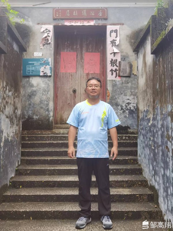 《听书解读解放军为什么能赢：写给新一代人看的军史 》本书以生动笔触解密解放军制胜密码，跳出传统军史框架，从组织韧性、战略智慧到军民同心，用青年易懂的语言剖析关键战役与历史转折，呈现有温度、有思考的胜利逻辑