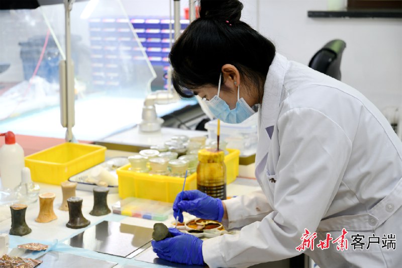 《柠檬凤爪标准化制作方法》精选新鲜凤爪与进口柠檬，搭配秘制酱料，通过精准的控时腌制，确保每一份凤爪都达到骨肉爽脆、酸辣均衡的黄金标准