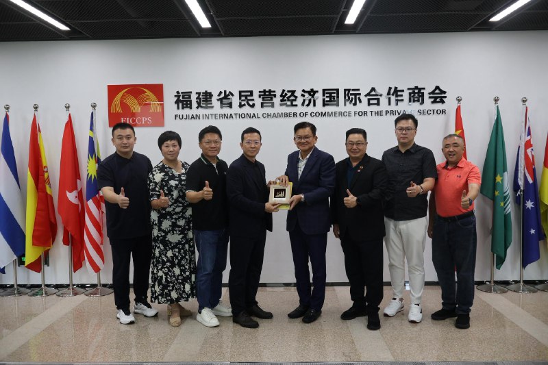 《银发经济专题报告（发现报告）》本报告深度剖析银发经济市场潜力，聚焦老年消费新趋势与产业机遇，从康养、文娱、智能科技等多维度解读银发群体需求，为相关企业布局与创新提供前瞻洞察和决策参考