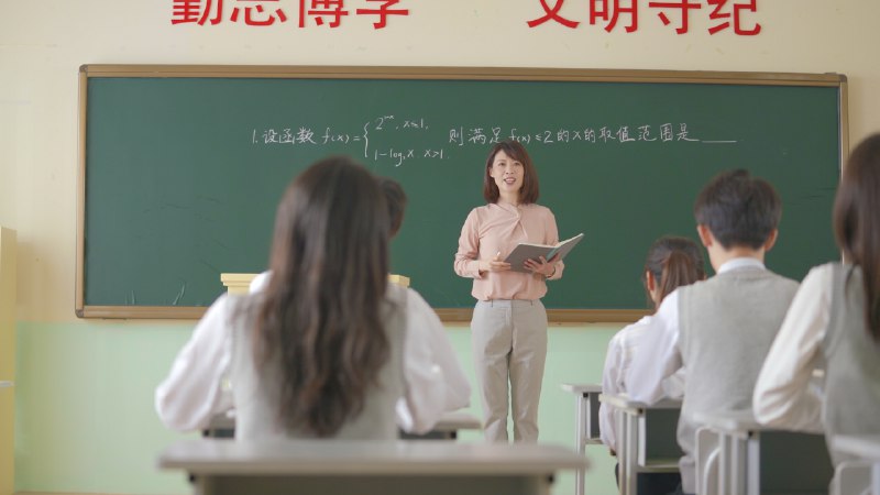 《老师教学办工资源包超全合集》这份资源包汇集了海量实用教学工具与模板，覆盖课件设计、班级管理、课堂活动策划等多个维度，帮助老师提升备课效率，激发课堂创意，让教学工作更轻松高效