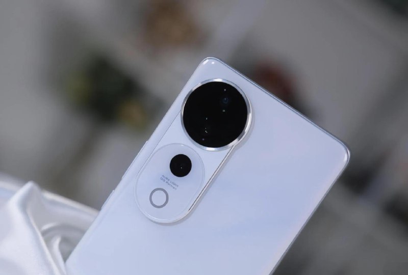 《手机从0基础到精通拍摄手法》从零开始系统掌握手机摄影，涵盖构图、光影、调色等核心技巧，更有创意拍摄手法与后期修图实战教学，助你轻松拍出专业级大片，记录生活之美