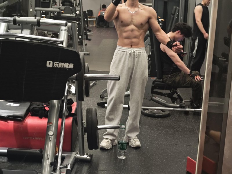 《晚上运动健身技巧课程 》晚间锻炼也能高效燃脂塑形！本课程专为忙碌人群设计，结合科学放松与针对性训练，帮助您缓解一日压力，提升睡眠质量