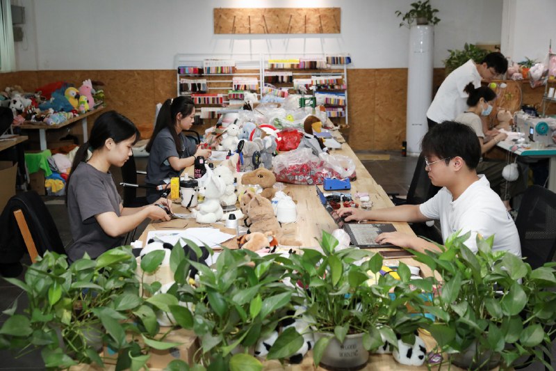 《建筑课堂建筑施工项目生产经理必备技能(完整版）》课程系统讲解生产经理必备技能，涵盖进度控制、资源调配、安全质量管理等核心环节，通过实战案例解析难点，助力学员提升项目统筹与现场管理能力，快速胜任岗位要求