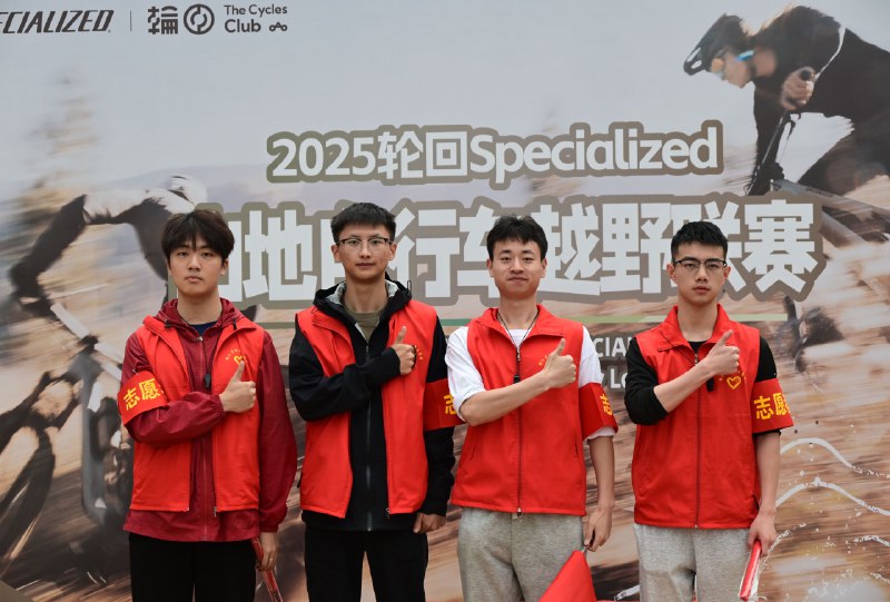 《20000套，200个分类PPT模板》海量资源一网打尽，200个分类精准满足各类场景需求，从商务汇报到学术答辩应有尽有