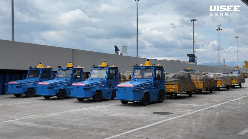 《C  无人小车项目》本项目创新性地融合了计算机视觉与自动控制技术，实现了小车的自主导航与避障