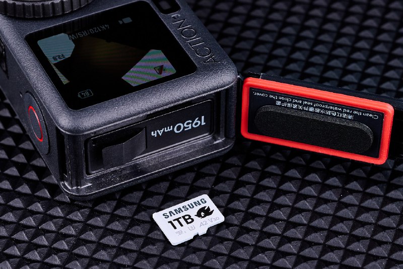 《越玩越聪明的数独课，让孩子在游戏中成为学霸》本书将数独与数学思维巧妙结合，通过精心设计的游戏关卡，循序渐进提升孩子的逻辑力、专注力和推理能力