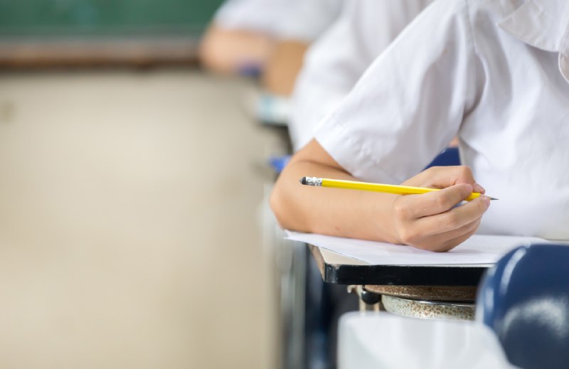 《2015-2023年全国各地区中考真题》本书系统收录2015至2023年全国各地中考真题，是备战中考的权威资料库