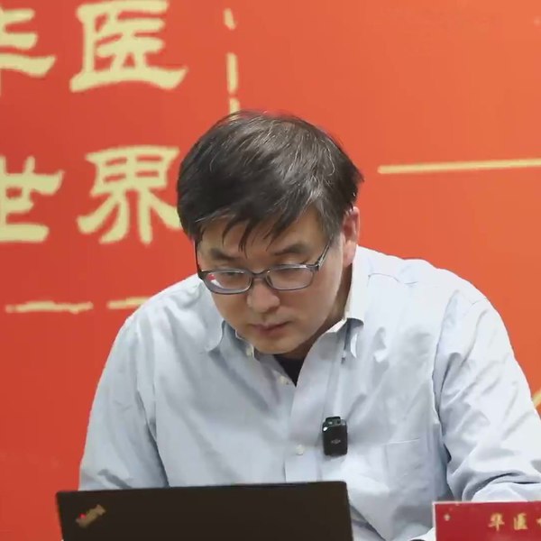 《经方治疗新冠十大后遗症高清视频 5集高清课程何庆勇教授主讲》本课程由何庆勇教授权威讲解，深度解析经方在新冠后遗症治疗中的灵活应用，涵盖乏力、咳嗽、失眠等十大常见症状