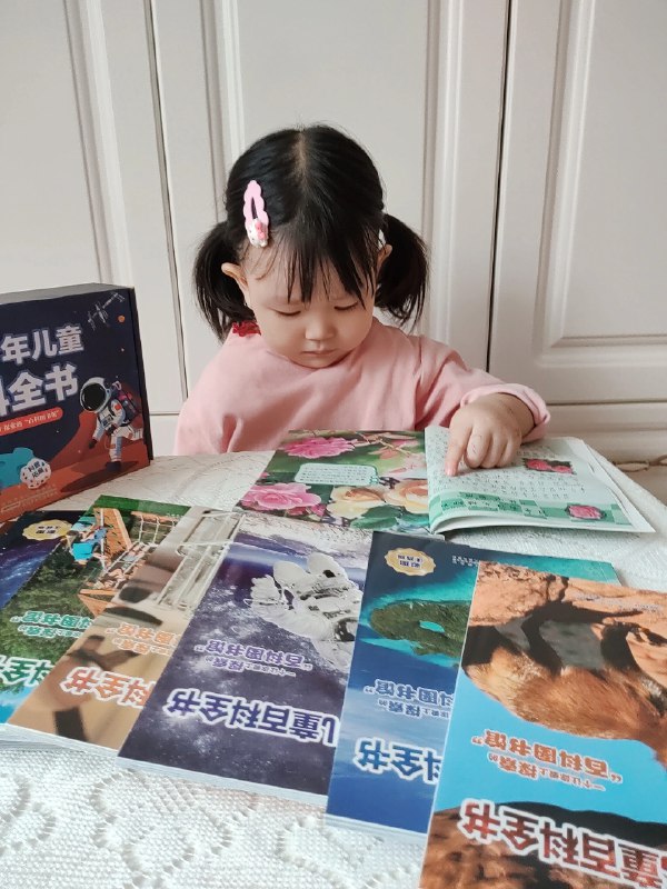 《少儿资料中国青少年百科全书》本书以生动图文和趣味互动，带领孩子探索自然、科技、历史的奥秘，培养科学思维与好奇心