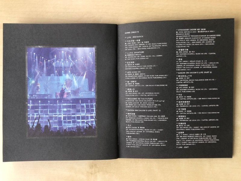 《周杰伦2013摩天轮演唱会.蓝光收藏版》这场演唱会以超豪华的舞美设计和经典曲目串烧为特色，周杰伦展现了无与伦比的现场魅力