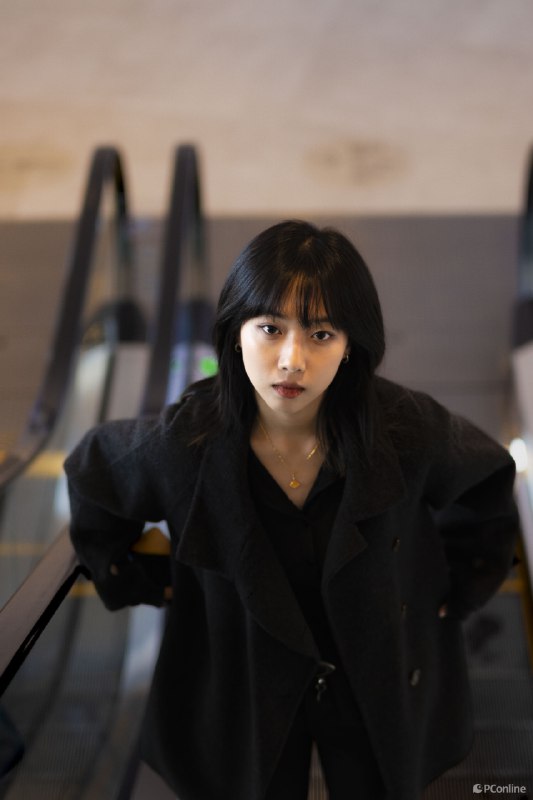 《风瞳人像摄影特训班6课》课程从零开始系统教学，涵盖用光、构图、引导等核心技巧，结合实战案例解析，助你快速掌握人像摄影精髓，拍出具有情绪与故事感的专业作品