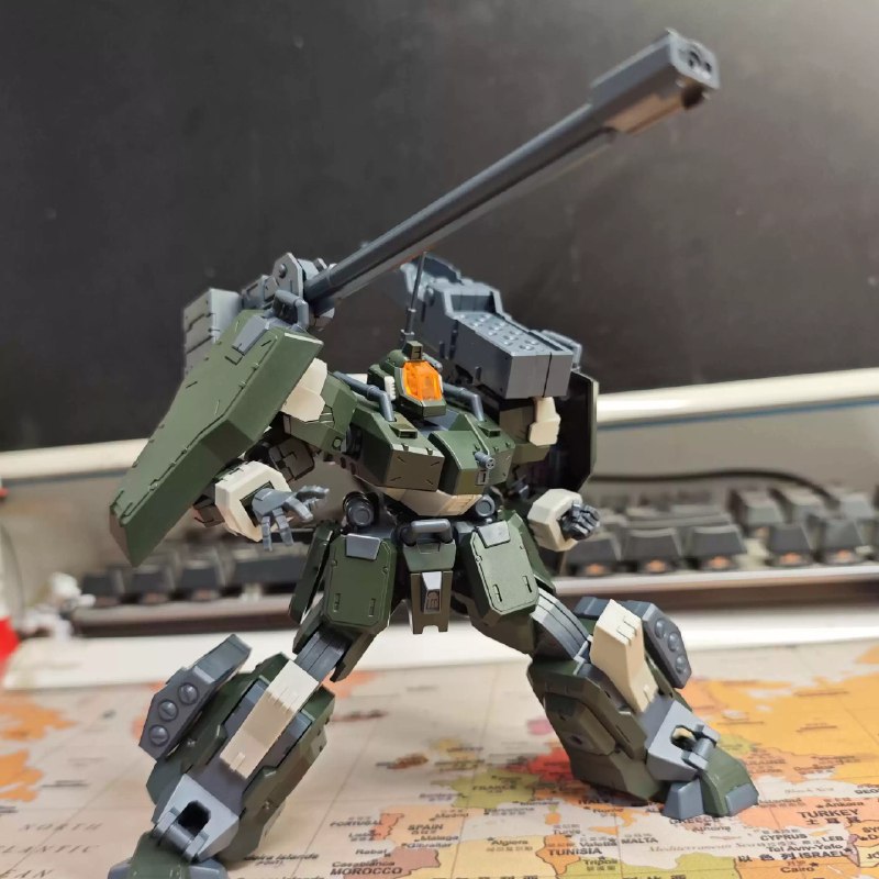 《超级疯狂的武器课》这门课带你探索武器背后的极致科技与疯狂想象，从古代冷兵器到未来概念武器，揭秘设计原理与实战传奇