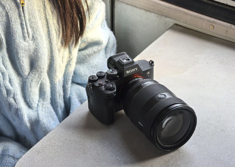 《东东老师摄影小白课》东东老师用通俗语言讲解摄影核心技巧，从器材选择到实战构图，手把手带你跨越入门门槛