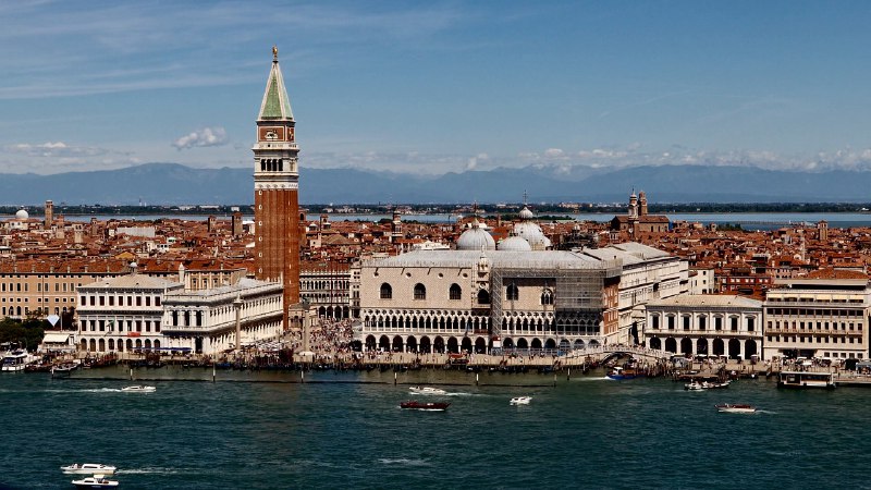 《熙墨两性课程合集》深入剖析两性关系本质，从沟通技巧到情感维系，提供实用方法论与真实案例解析