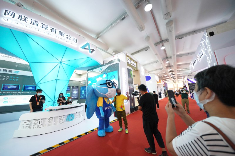 《施展中国史纲50讲》这门课程带你跳出传统历史叙事，以体系化思维俯瞰三千年文明流变