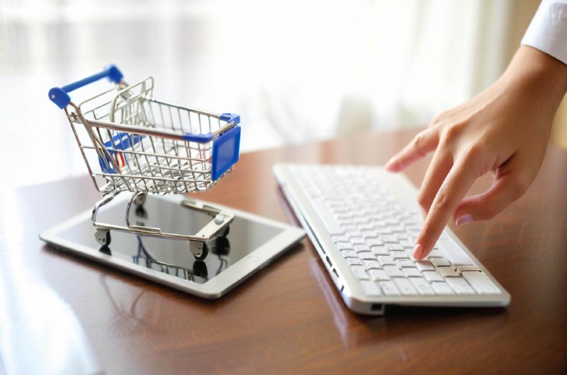 《TK跨境小店让你快速掌握运营》本书从零开始系统讲解TK小店运营全流程，涵盖选品策略、内容创作、流量获取及订单转化等核心环节，提供实用工具与实战案例，助你快速搭建盈利模型，抢占跨境新蓝海