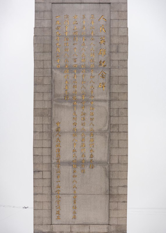 《笔下生辉·规范汉字字帖|》这本字帖精选常用汉字，提供规范书写指导，搭配清晰技法图解与描摹临写分区，帮助使用者循序渐进提升书写水平