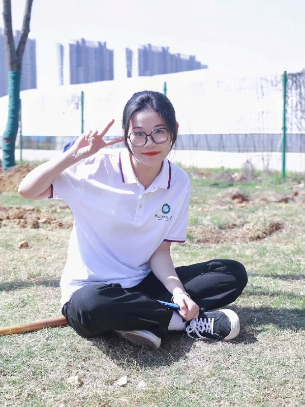 《大大卫英语课程合集（小学大学）》这套课程覆盖小学至大学全阶段，内容系统性强，通过生动讲解和实用练习，帮助学习者稳步提升英语综合能力