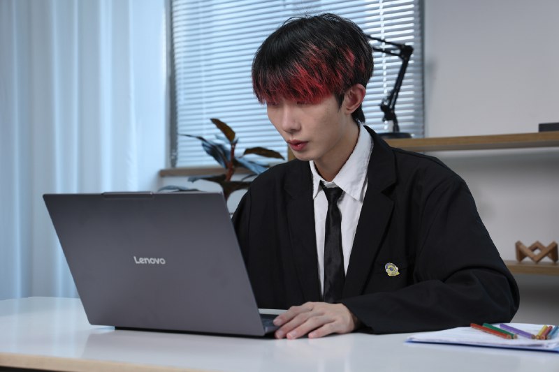 《风格当道，时尚前沿风格妆容解密》本书深入解析前沿妆容风格，从概念到技巧逐一揭秘，帮助读者掌握时尚趋势的核心要点