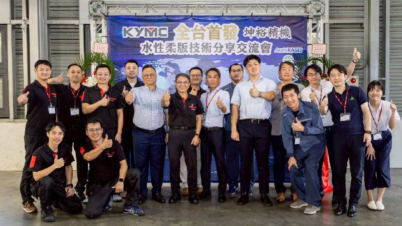 《精品课偏见看政治：李筠教授的政治学课》李筠教授以“偏见”为独特切口，带你跳出思维定式，重新审视政治的本质与逻辑