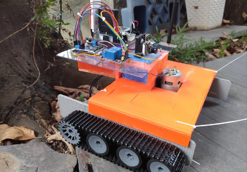 《C++无人小车项目》本项目创新性地将C++高性能计算与无人驾驶技术结合，实现了小车的自主路径规划与实时避障