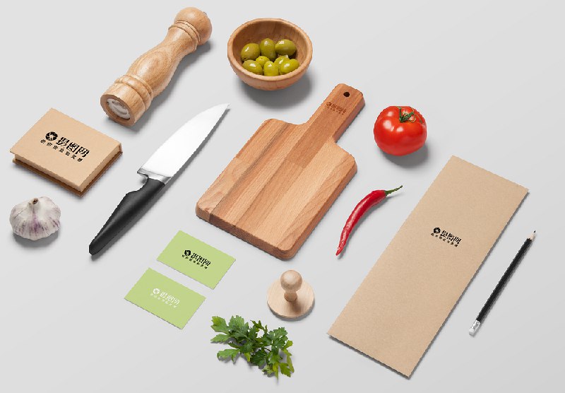 《餐饮水果PS模版设计素材17款》精选17款餐饮水果主题PS模版，涵盖海报、菜单、促销单等多种场景，设计风格清新诱人，操作便捷易修改，助您快速打造吸睛视觉作品，提升店铺形象与营销效果