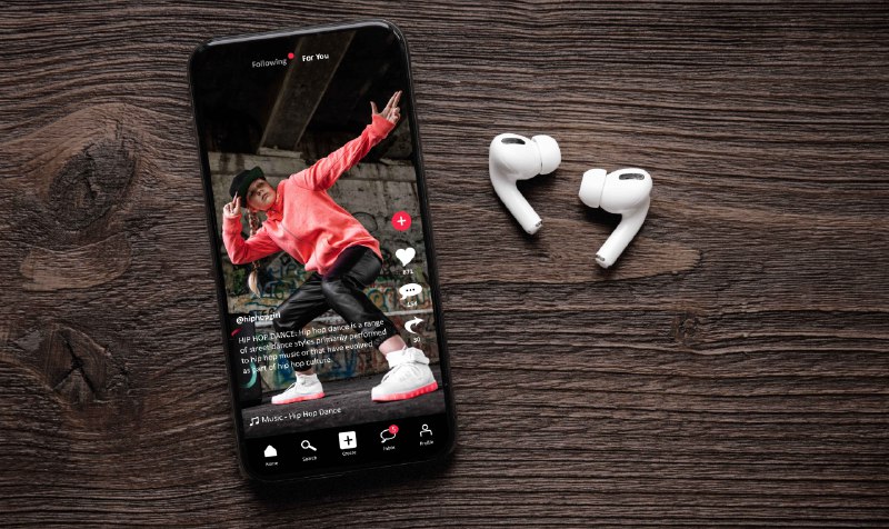 《Tiktok Ads实操广告入门到精通》从零开始掌握Tiktok广告投放全流程，深入解析算法机制与创意策略，提供高转化素材制作与精准受众定位实战技巧，助力商家高效提升海外营销效果，快速获取流量与订单