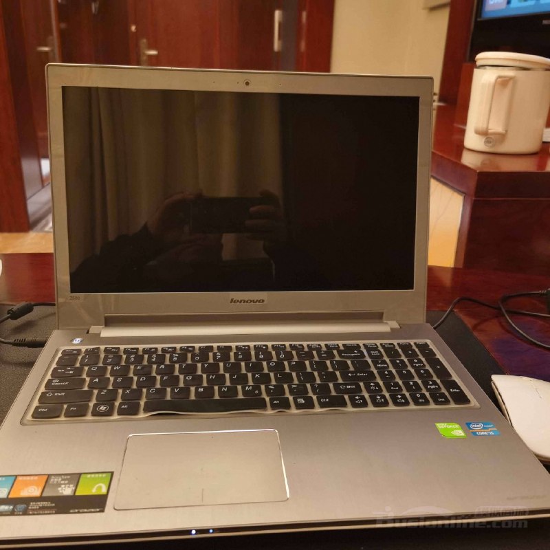 《初中爆笑物理全套144集》用爆笑段子讲透物理原理，让牛顿、爱因斯坦变身喜剧人！课堂上的枯燥公式在这里全成了生活笑点，孩子边拍桌边搞懂重力学、光学、电磁学，从此物理考试就像追剧一样上瘾！#趣味物理启蒙  #初中爆笑物理全套144集  #暑期必看知识动画👇 评论区获取资源