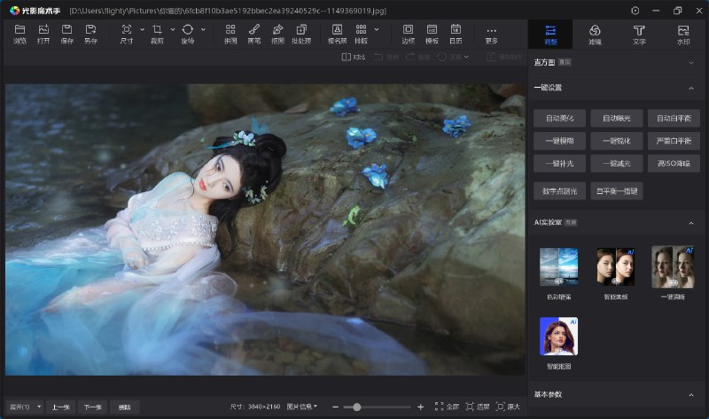 《雪梨老师初级英语语法课》从零开始轻松掌握英语语法，雪梨老师用生动讲解化解难点，搭配实用例句与趣味练习，助你快速构建语法体系，告别死记硬背，实现自信表达