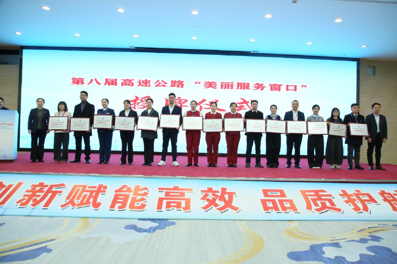 《何帆·中国经济报告(2025-2026)》何帆教授以独特视角剖析中国经济新趋势，聚焦2025-2026关键转型期，揭示藏在慢变量中的决定性力量