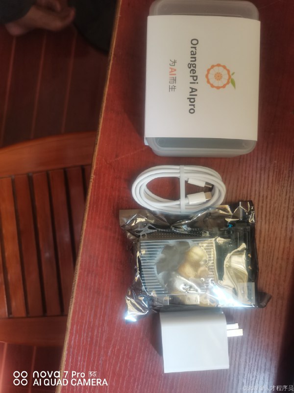 《知乎知学堂AI解决方案课程(附资料)》这门课程提供前沿AI知识体系与实战资料，帮助学员系统掌握AI解决方案设计能力，从理论到实践快速提升应用水平，适合希望将AI技术转化为实际业务价值的从业者学习